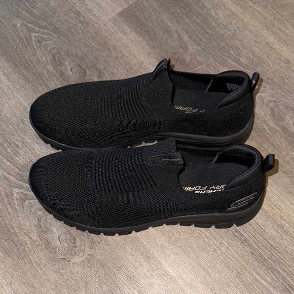 Skechers Women's Black Slip-On Sneakers - Picture 3 of 9